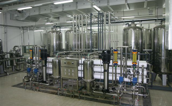 食品飲料行業(yè)對(duì)水質(zhì)的要求：食品飲料行業(yè)用水通常需要用到預(yù)處理凈水或純凈水,電導(dǎo)率通常在10uS/cm以下。符合GB5749-2006生活飲用水衛(wèi)生標(biāo)準(zhǔn)、CJ94-1999飲用凈水標(biāo)準(zhǔn)。