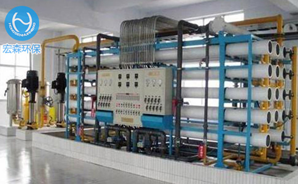 電去離子(Electrodeionization 簡稱EDI)是將電滲析膜分離技術(shù)與離子交換技術(shù)有機地結(jié)合起來的一種新的制備超純水(高純水)的技術(shù)，它利用電滲析過程中的極化現(xiàn)象對填充在淡水室中的離子交換樹脂進行電化學再生。